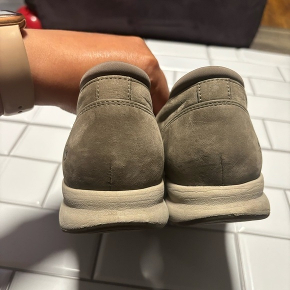 Clarks Un Adorn Step Unstructured Leather Slip-on - Picture 12 of 12